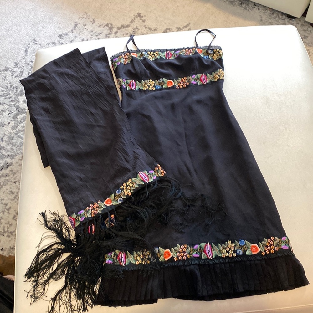 Little black dress! Classy and stunning!